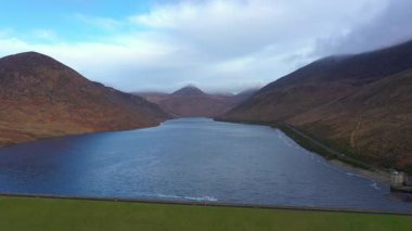 Sessiz Vadi Rezervuarı üzerinde hava görüntüsü, County Down, Kuzey İrlanda, İngiltere