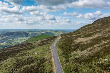 Slieve Gullion üzerinden Midday Flight, County Down, Kuzey İrlanda, Birleşik Krallık