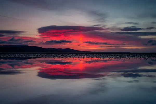 Dundalk Körfezi üzerinde renkli gün doğumu, Blackrock Sahili, Louth Ireland