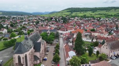 Molsheim Town üzerinden akşam uçuşu, Grand Est, Fransa