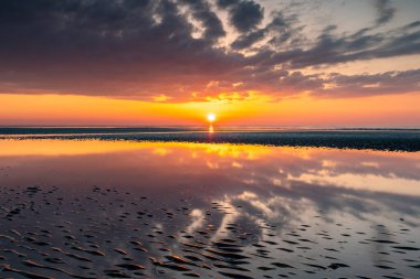 Gündoğumu Dundalk Körfezi, Annagassan, Louth, İrlanda Cumhuriyeti