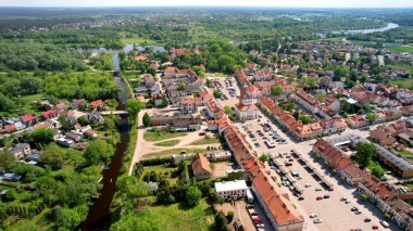 Nehir kıyısındaki şehir