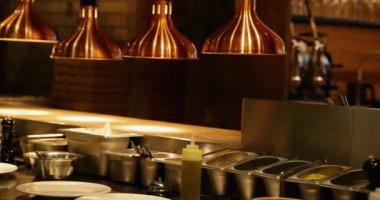 Profesyonel restoran mutfağı paslanmaz çelikten..