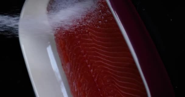 Lachsalz Lachsfilet Roh Stücke Geschnitten Gekühlt Auf Dem Fischmarkt Selektiver — Stockvideo