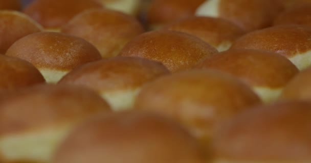 Багато Пончиків Смажать Олії Близькі Пончики Концепція Нездорової Їжі — стокове відео