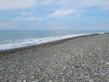 Batumi 'deki Pebble Plajı Geniş Sahil Hattı ve Temiz Gökyüzü
