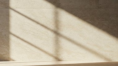 İnce, doğal dokuları olan bej taştan bir duvarın olduğu minimalist bir sahne.