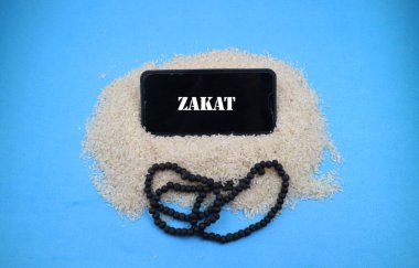 Mobil ekranda Rice ve Mavi Yüzey 'de Tasbih ile birlikte yazılan zeka konsepti (İslam vergisi)