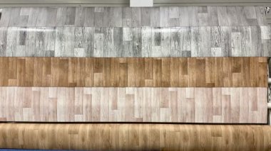 Zarif ahşaptan çarpıcı taş efektlerine kadar çeşitli döşeme tasarımları keşfedin, modern iç mekanlar için ideal.