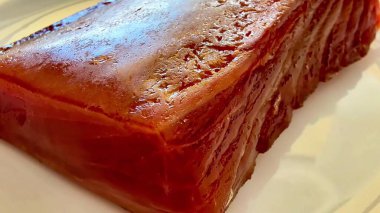 Güzel bir katmanlı jelatin tatlısı. Bayram için ya da özel gün için mükemmel..