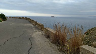 İspanya 'nın kuzeyindeki Akdeniz' de güzel bir sahil.