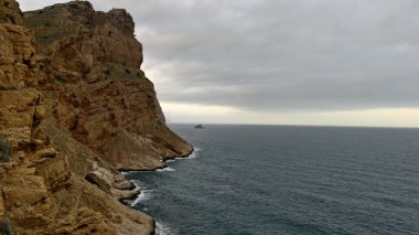 Deniz kıyısının güzel manzarası