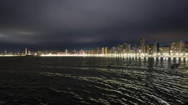 Şehrin gece manzarası