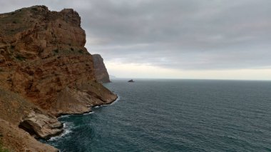 İsrail 'in kuzeyindeki Akdeniz kıyısının manzarası.