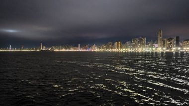 Şehrin güzel gece manzarası