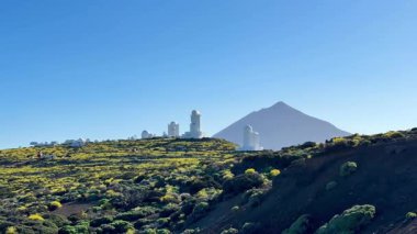 Teide Dağı 'nın nefes kesici güzelliğini yakalayın. Canlı doğal manzaralar arasında yer alan gözlemevleri.