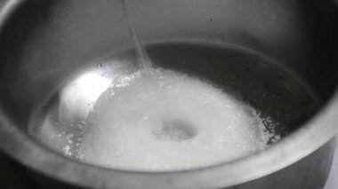 Suda Şekeri Karıştırmak Kısa Video Klibini Büyülemek