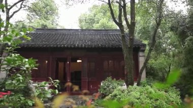 Avludaki antik binaların görüntüsü Panning 'in avlusundan.