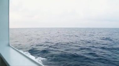 Tekneden alınan denizin videosu.