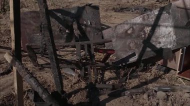 Yangından sonra kömür kalıntıları, sabit atış.