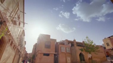 Xinjiang 'da bir ara sokağın videosu.