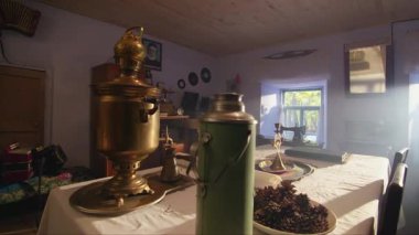 Xinjiang Uygur karakteristik video ile iç görüntü