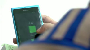 Nokia 'nın telefonunu kullanarak 