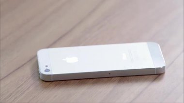 Masadaki iPhone 'u açtığımda 