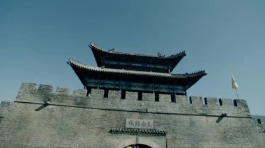 Wunan Şehir Kapısı 'nın dışından yukarıdan aşağıya doğru.