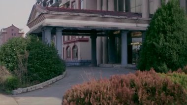 Otelin dış çekimleri.