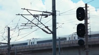 Viyadük Videosunda Çalışan Bir Uyum Treni