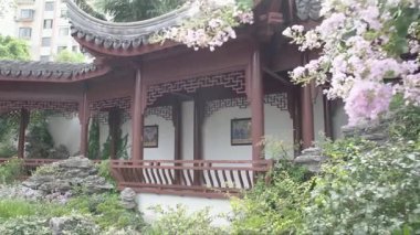 Bahçe koridorundaki videoyu ziyaret et.