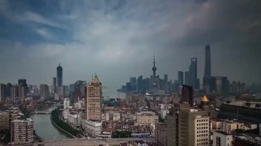 Şangay Pudong siluetine tepeden bakan