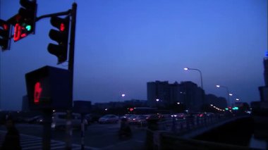 Geceleri şehirde trafik koşulları