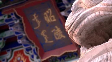 Qing Zhaoling mozolesinin taş plakları ve taştan aslanları, sabit mercek fotoğrafçılığı.