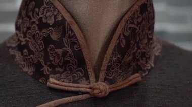 Cheongsam 'ın çeşitli bölümlerinin ayrıntıları
