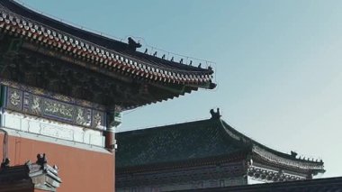 Geleneksel Çin binalarının köşesinde.