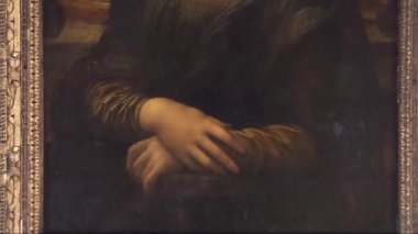 Mona Lisa 'nın portresi, aşağıdan yakın çekim.