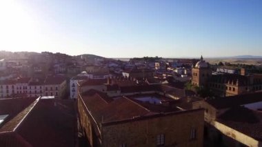 Güneşli bir Avrupa kasabası