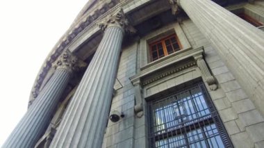 Batı tarzı binaların sütunlarına yakın çekim