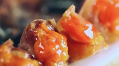 Çeşitli geleneksel Çin yemekleri.