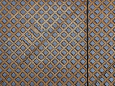 Rögar kapağı deseni demiri kanalizasyon, yağmur suyu, gaz, içme suyu ve telefon hatları için kaplamıştır. Farklı doku ve kalıplara sahipler. Arkaplan, tasarım ve metin alanları kadar uygun.