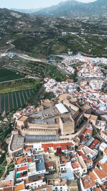 İspanya 'nın Endülüs kentindeki Salobrena Kalesi' nin havadan görünüşü.