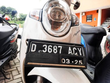 Bandung, Endonezya - 10 Aralık 2024: Endonezya 'da özel araç plakası.