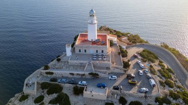 Sunset 'te Mallorca' da Deniz Feneri Cap de Formentor - hava görüntüsü (İHA))