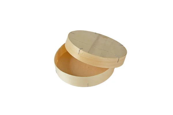 木制圆圆的低奶酪盒 白色隔离 打开盖子 — 图库照片