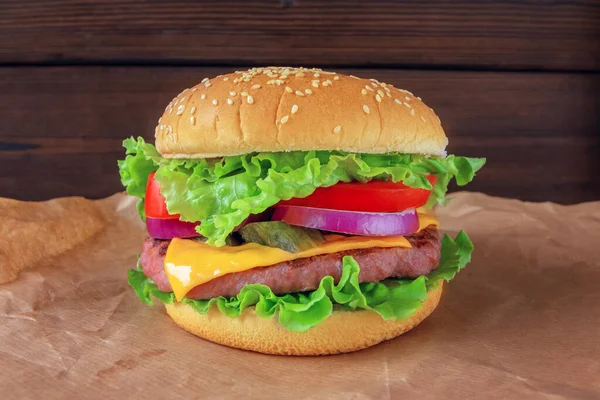 Hamburger Hamburger Avec Galette Viande Bœuf Hachée Fromage Laitue Tomate — Photo