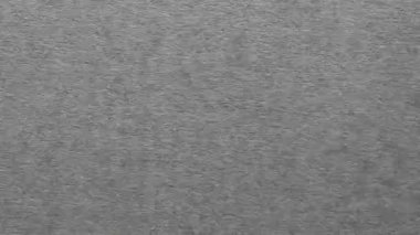 Geri dönüştürülmüş koyu gri renkli renkli kağıt hareketli video arka planı. Dinamik değişen koyu kağıt yaprağı dokusu. Grunge arkaplan canlandırması.
