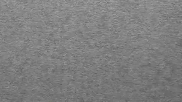 リサイクルされた暗い灰色の着色されたペーパー動きのビデオ背景 ダイナミックに変化するダークペーパーシートテクスチャ グラウンジバックドロップアニメーション — ストック動画