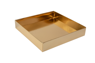 Altın hediye kutusu şeffaf bir png. Altın renkli kağıt, dikdörtgen şeklinde bir konteynır. Parlak kaplamalı karton kutu paketleniyor.